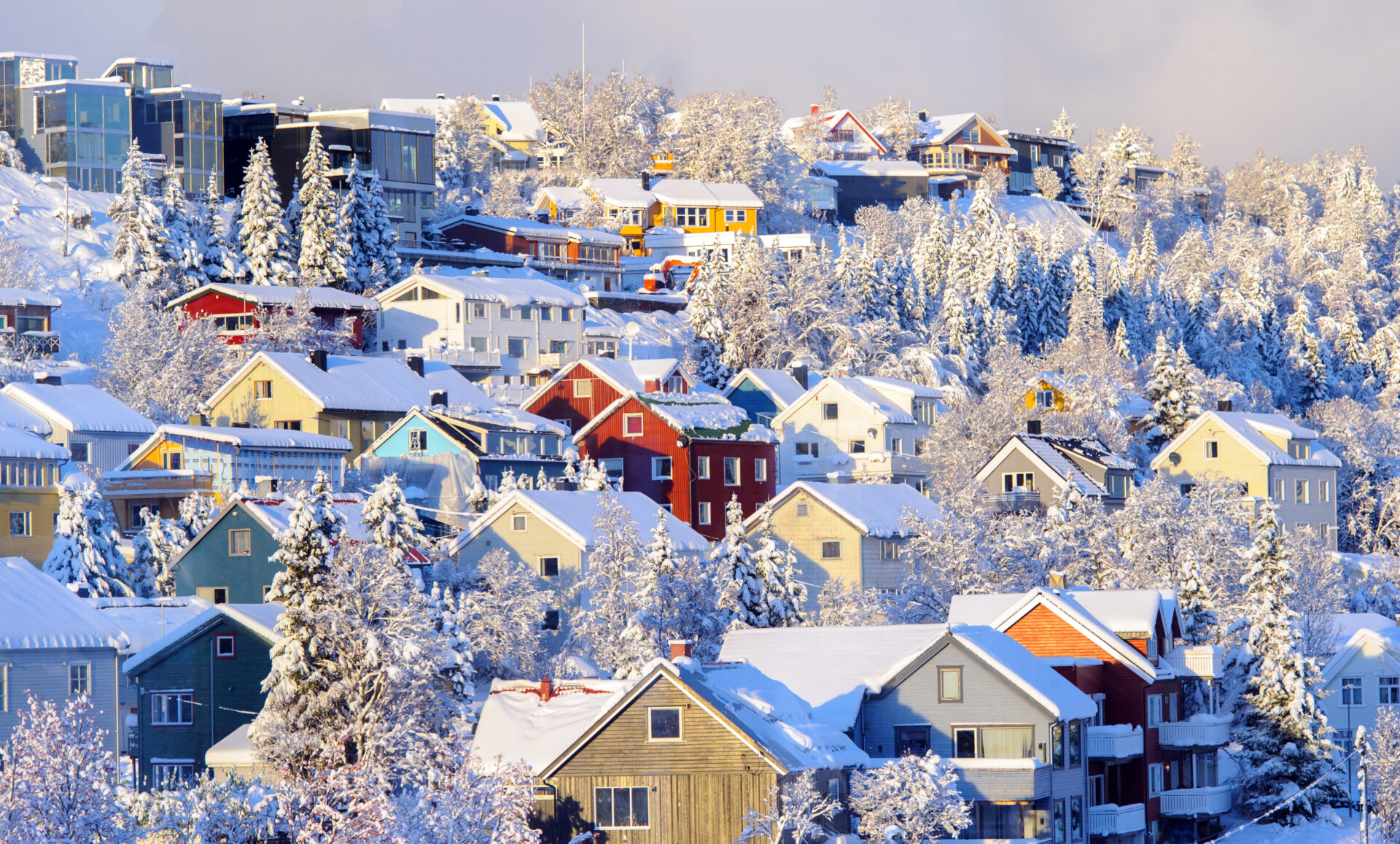 Vinterbilde av hus i Tromsø