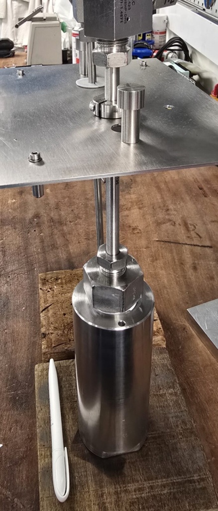 Resonant cylinder for speed of sound measurements